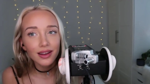 ASMR Ear Licking & Sucking with GwenGwizz