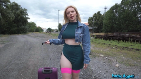 Big tits miss train - Spanish Sub